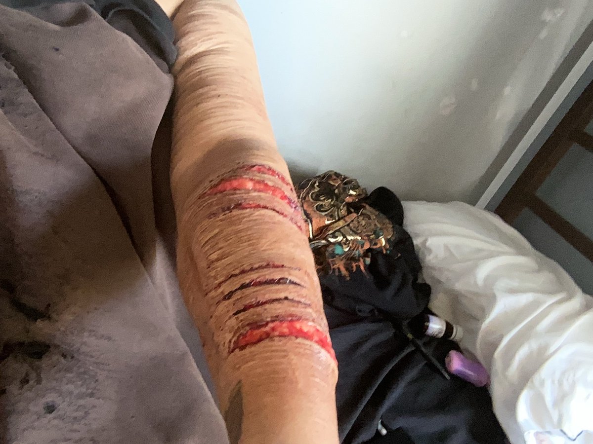 rusty_kn1fe's tweet photo. clean up n day after 🧵 (MAKEUP NOT REAL SFX) n imma be going to the er later wanna get geeked first (peep the farma bottle in the back 👀) barcodetwt https://t.co/ucARSgeyd2