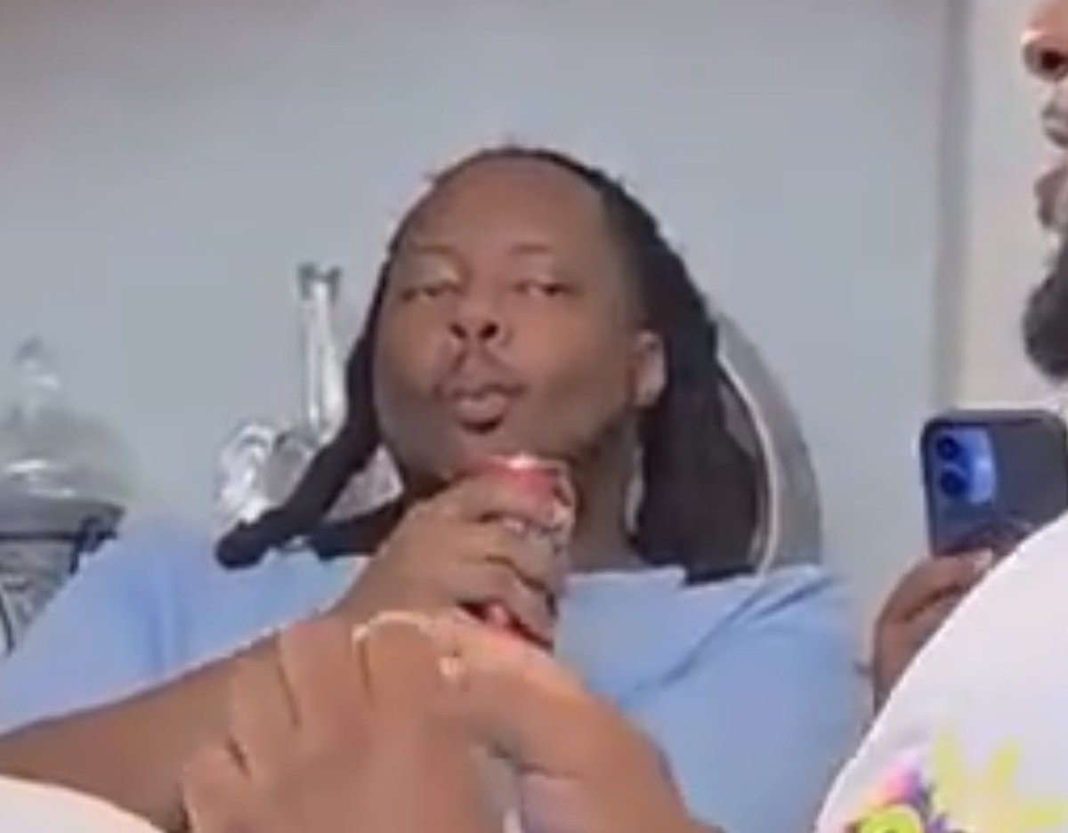 BFLAT206's tweet photo. @rahsh33m Damn it might actually be his baby?! 🤷🏿‍♂️😳🤣 https://t.co/3VhEINCaaZ
