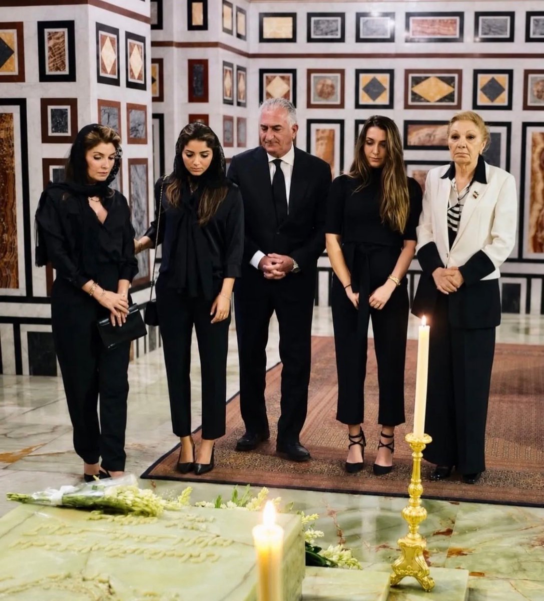 LadanMiga's tweet photo. نام‌ پهلوی هنوز بوی اقتدار، امنیت و عظمت می‌دهد.
#KingRezaPahlavi https://t.co/3UKBclJwJ3