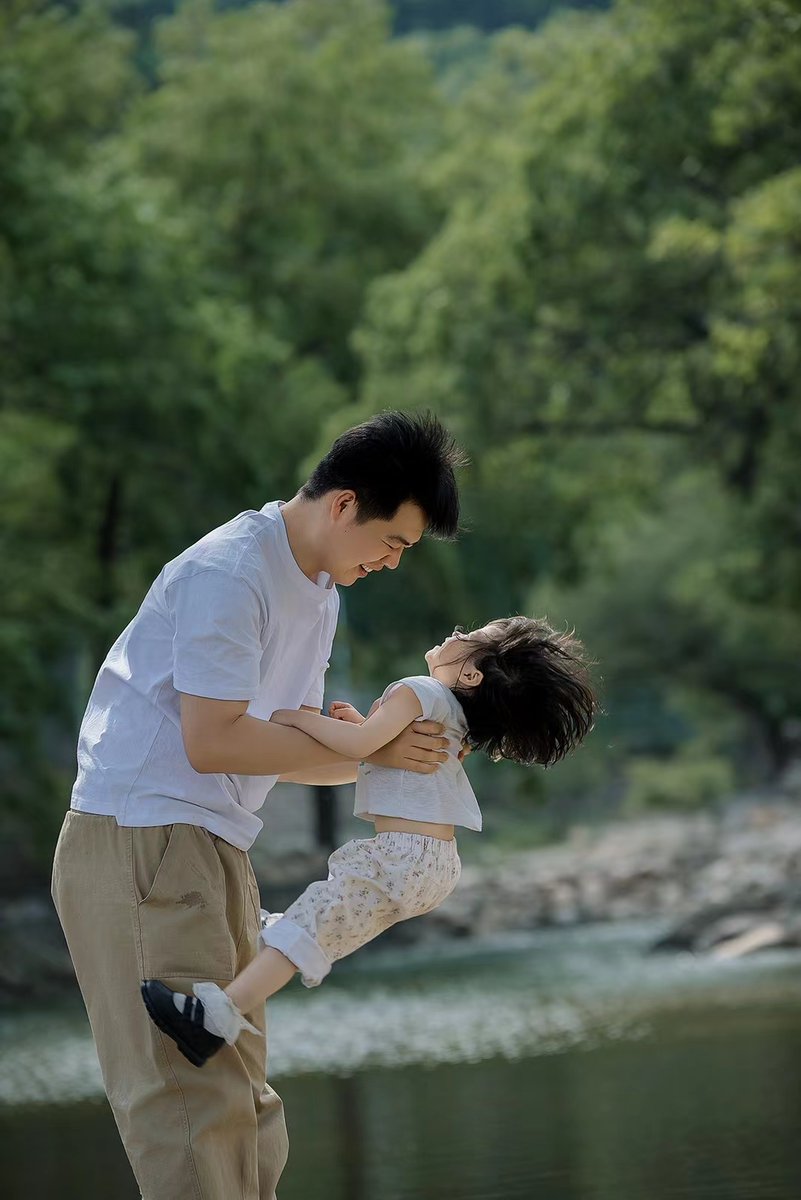 Timothy09834990's tweet photo. [Playing hide-and-seek with my little one in the backyard—giggles louder than our laughs, best 10 minutes of my whole week!] https://t.co/bbf9KRvDZ9