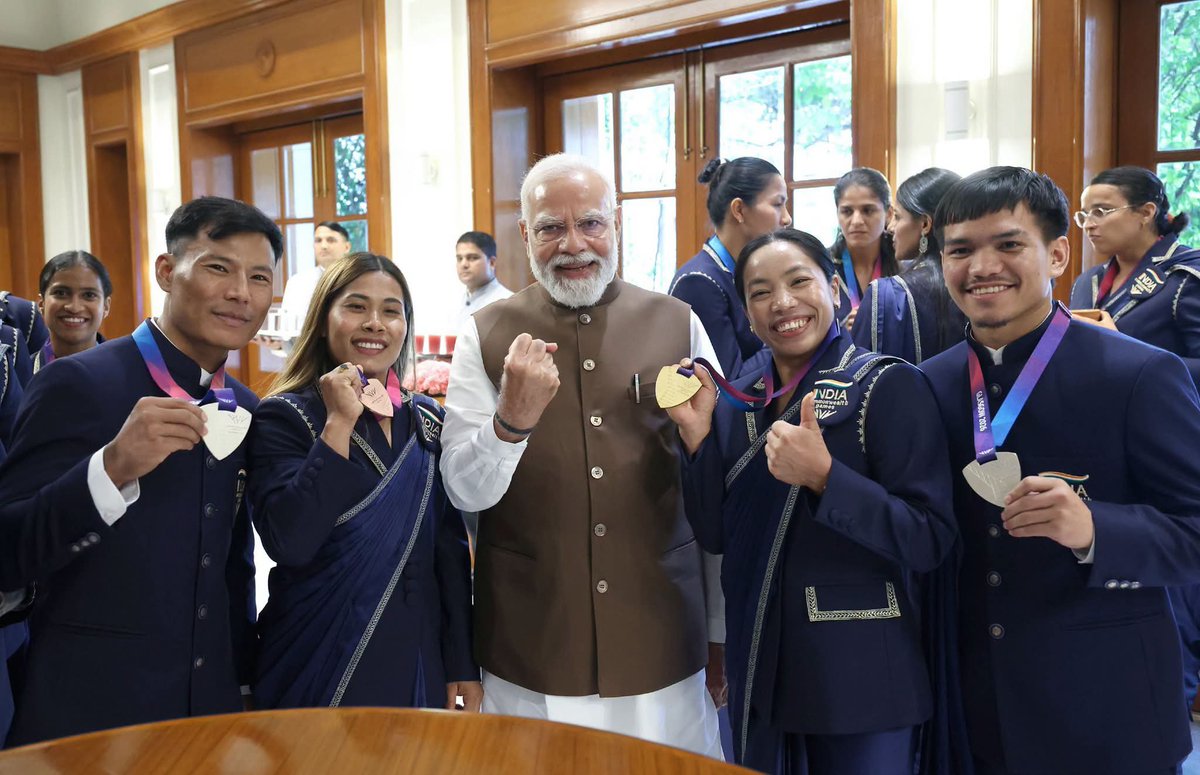 TrendsIn_India's tweet photo. Prime Minister #NarendraModi interacts with Commonwealth Games champions 🇮🇳

Get all the details here:https://t.co/86jQVMMjVl

#CommonwealthGames2026 https://t.co/wc6oR0Sm7w