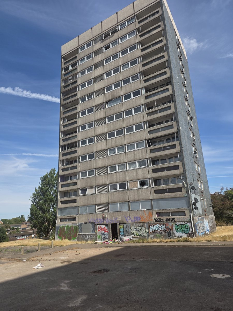 baber007's tweet photo. Joined officers on a walkabout in #DruidsHeath today to see firsthand the challenges and opportunities for regeneration. Residents must remain at the heart of every decision as we work towards delivering quality homes and a better future for the community. #Birmingham https://t.co/W6JlnOwYVN