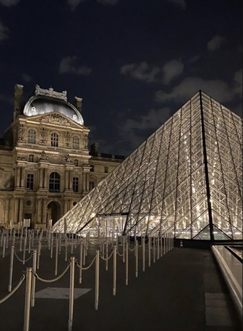 echoesofworld's tweet photo. Paris at night https://t.co/frbtdCroZO