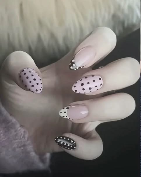 mochibratti's tweet photo. How my pinterest sees me!

⟡  phone case 
⟡  nail art 
⟡  accessory 
⟡  hair model https://t.co/r0UfD52PDB