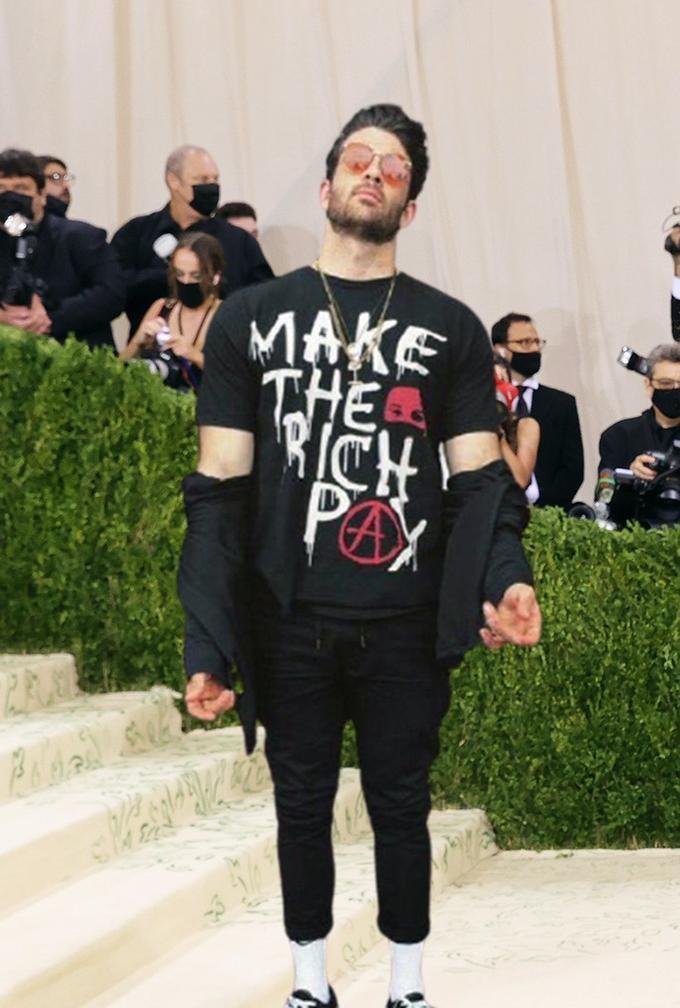 Dispropoganda's tweet photo. Most successful social media grifter in history. https://t.co/VWI2UfM5un