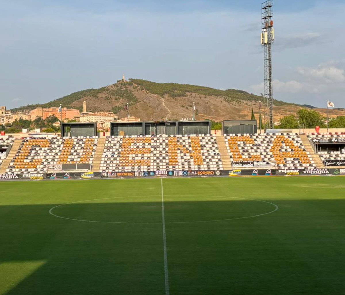 PinangoPabloC's tweet photo. Así luce la Fuensanta a día 10 de Agosto, muestra de que sí se quiere, se puede.

En la segunda foto se ve mejor el color del asiento.

Como siempre son hechos…no palabras. https://t.co/Ns89wkjcQr