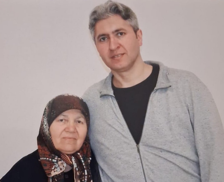 sevincozarslan's tweet photo. Emine teyze dün telefonda çok ağladı. Tek istediği Erzurum Dumlu 2 Nolu Cezaevi'nde tutuklu olan oğlu KHK'lı Mesut Yurtseven'in Ankara'ya sevk edilmesi. Kadın hasta, evladını ziyarete gidemiyor. Bu işi çözebilecek vicdanlı bir Allah'ın kulu yok mu? @adalet_bakanlik @ctekurumsal @AYMBASKANLIGI 

#KHKSorunu