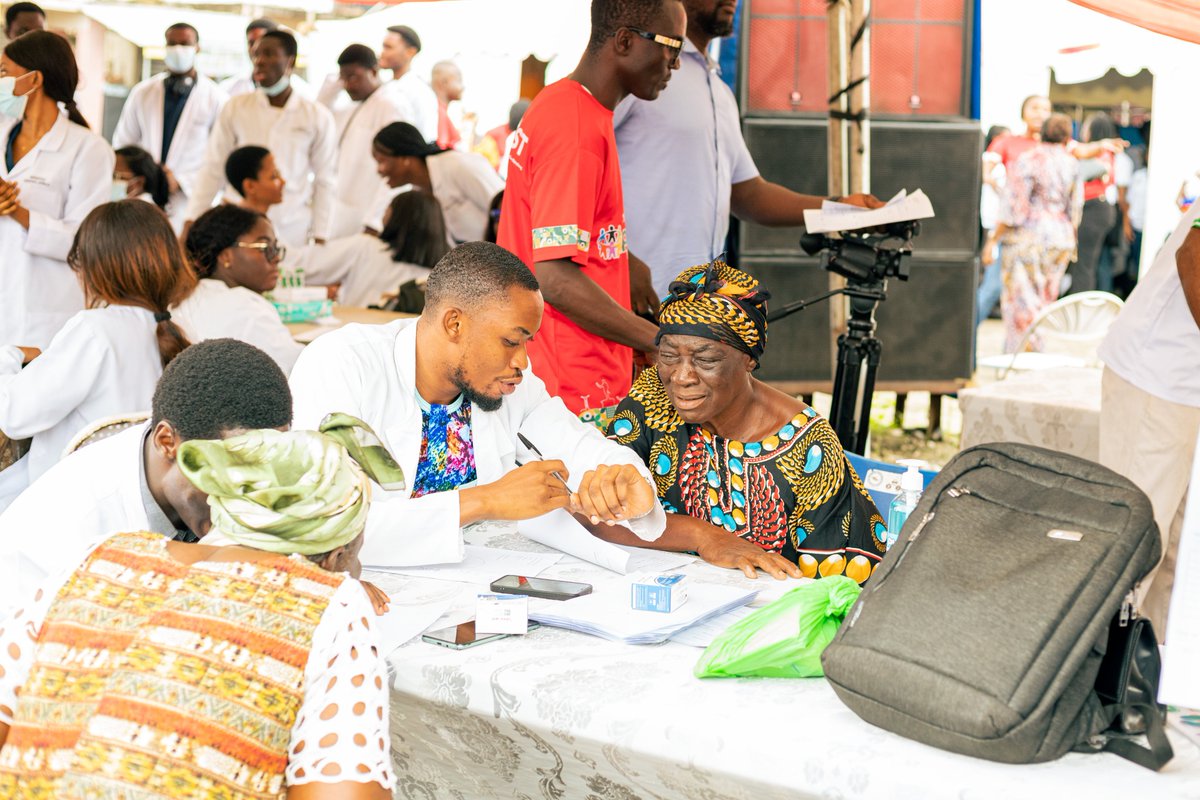 Princeamoako_'s tweet photo. As HESA President, I’m proud to announce that, in celebration of KNUST’s 75th Anniversary, the College of Health Sciences and HESA KNUST students took healthcare directly to the community through a Medical and One Health Outreach at Anwomaso. https://t.co/jDFsH1LT4T