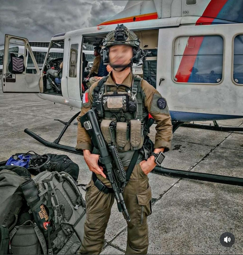BrandonFDW's tweet photo. Indonesian operator with a Steyr Aug. https://t.co/Q4KQCSZRRT