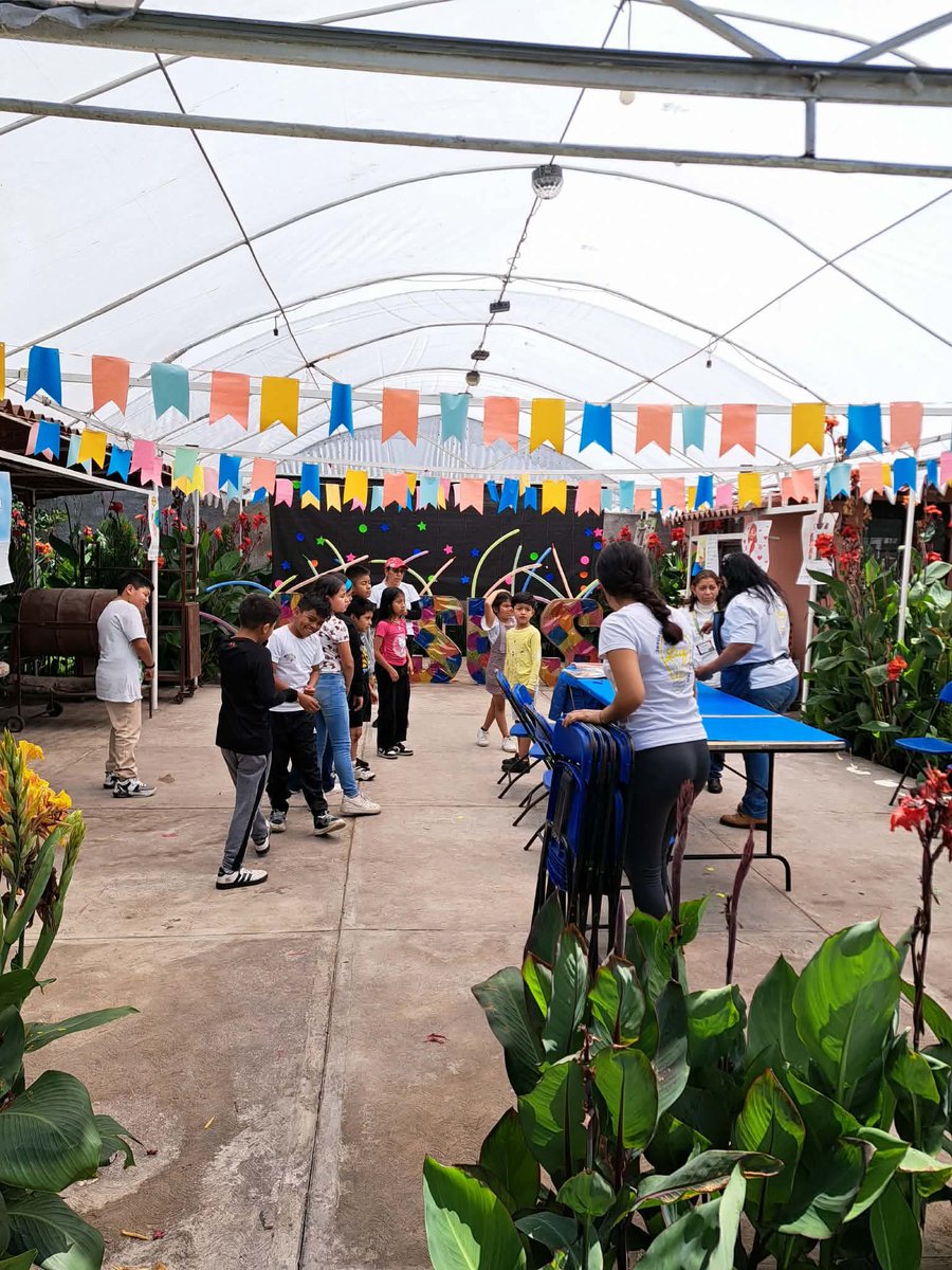 ConnecTreeOrg's tweet photo. 🌟 Day One of VBS in Mexico City is in the books! 🇲🇽

30 kiddos and their moms showed up for Bible teaching, a meal, crafts, games, and lots of fun. Most importantly, they had the opportunity to hear about Jesus, the Light of the World! ✨

https://t.co/1qwbGT7zWx https://t.co/mVtPpK0UFI