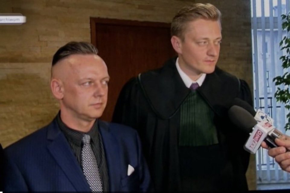 lachelndteufel's tweet photo. Jeszcze raz przypominam, że PiSowcy proszą, aby nie udostępniać zdjęcia obrońcy Ziobry @BartoszLewand20
ze zdrajcą @Szmydt_Tomasz. 
PROSZĘ O RT! https://t.co/deUuOfCK79