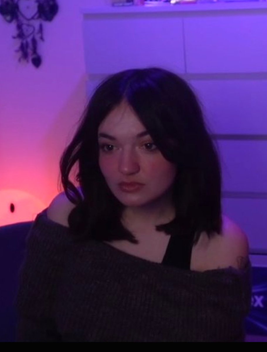 inkosiraider's tweet photo. oughhhhh she looks so bratty here, she needs to get her makeup done like that more often https://t.co/xfKEzeTdu8