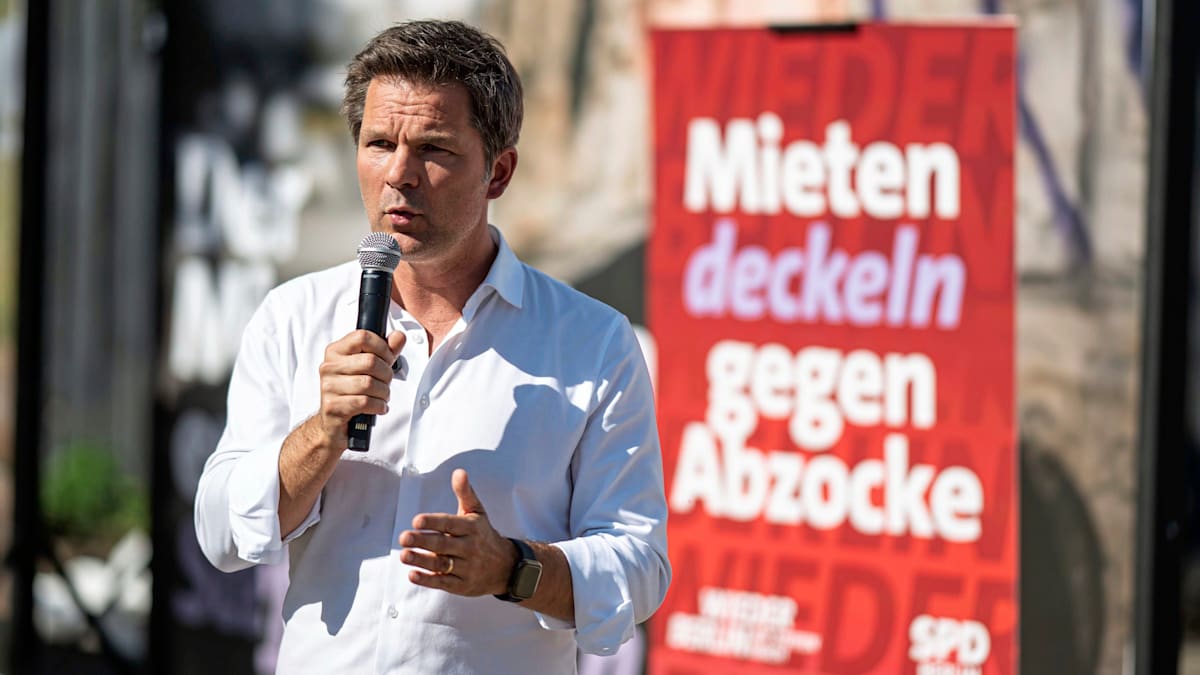 welt's tweet photo. „Es kann nicht sein, dass wir ein Propagandahaus mitten in Berlin haben“ https://t.co/GpCQiQqDTo https://t.co/OWcBLdpxMk