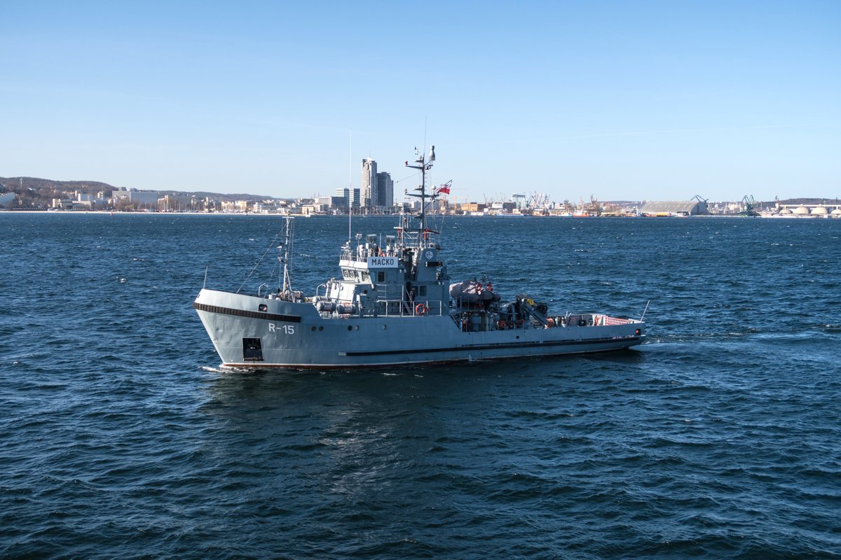 MarWojRP's tweet photo. ⚓ Święto Wojska Polskiego w Gdyni! 🇵🇱Z tej okazji w najbliższą sobotę, 15 sierpnia 2026 roku, zapraszamy na uroczyste obchody, zwiedzanie okrętów oraz wyjątkowe wystawy przy Skwerze Kościuszki! 🚢 Oficjalne uroczystości (od godz. 10:00):Złożenie kwiatów pod Pomnikiem Polski Morskiej. Odczytanie uroczystego Apelu Pamięci. Świąteczny salut armatni z pokładu ORP Błyskawica. O godzinie 13:30 zapraszamy na koniec Skweru Kościuszki na wysokości Akwarium Gdyńskiego możliwość zobaczenia z bliska parady morskiej okrętów MW RP, jednostek sojuszniczych a także 🚁✈️Lotnictwa Morskiego.⚔️ Zwiedzanie jednostek:ORP Błyskawica – legendarny niszczyciel zaprasza od godziny 12:30. ORP Kormoran & R-15 Maćko – po udziale w paradzie będą dostępne do godziny 17:30. Atrakcje i wystawy na lądzie:Wystawa sprzętu wojskowego – wzdłuż Skweru Kościuszki oraz na parkingu przed ORP Błyskawica.Strefa promocyjna – na terenie Ośrodka Szkolenia Żeglarskiego Marynarki Wojennej.Zabierz rodzinę, zobacz nowoczesny sprzęt i spędź ten dzień z Marynarką Wojenną!📌 Do zobaczenia! 👋⚓
📸 3FO
@MiastoGdynia @DGeneralneRSZ @DowOperSZ   @SztabGenWP @MON_GOV_PL @Polska_Zbrojna