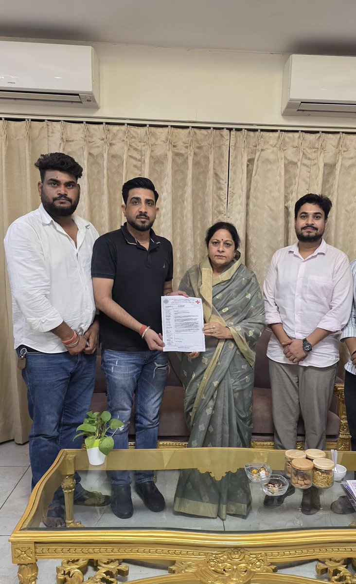 official_afa_'s tweet photo. A delegation of AFA & AIMSA-FMSW with affected Foreign Medical Graduate (FMG) June 2026 candidates, led by Dr. Jaswant Singh Yadav and Dr. Shubham Kumar, met with senior Samajwadi Party leader and Lok Sabha Member of Parliament from Moradabad, Uttar Pradesh, Smt. Ruchi Vira.
The delegation raised their primary concerns with the Hon’ble MP, who assured them that she would personally take up the matter with Party Chief Shri Akhilesh Yadav and raise the issue in Parliament and on other relevant platforms.
We sincerely appreciate her support and commitment towards the affected FMG June 2026 candidates.
@yadavakhilesh @aimsa_fmsw