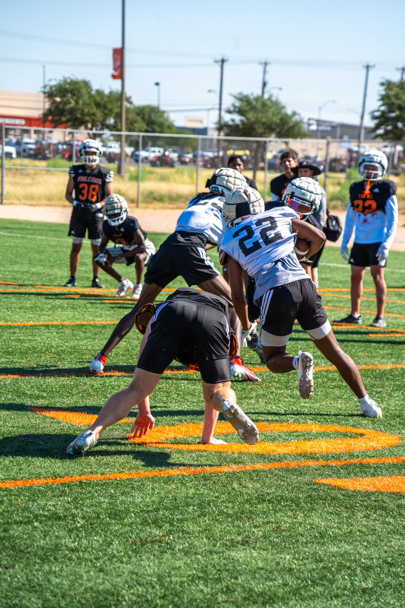 utpbfalcons's tweet photo. The grind continues.

#MAXOUT https://t.co/xux28UaS20