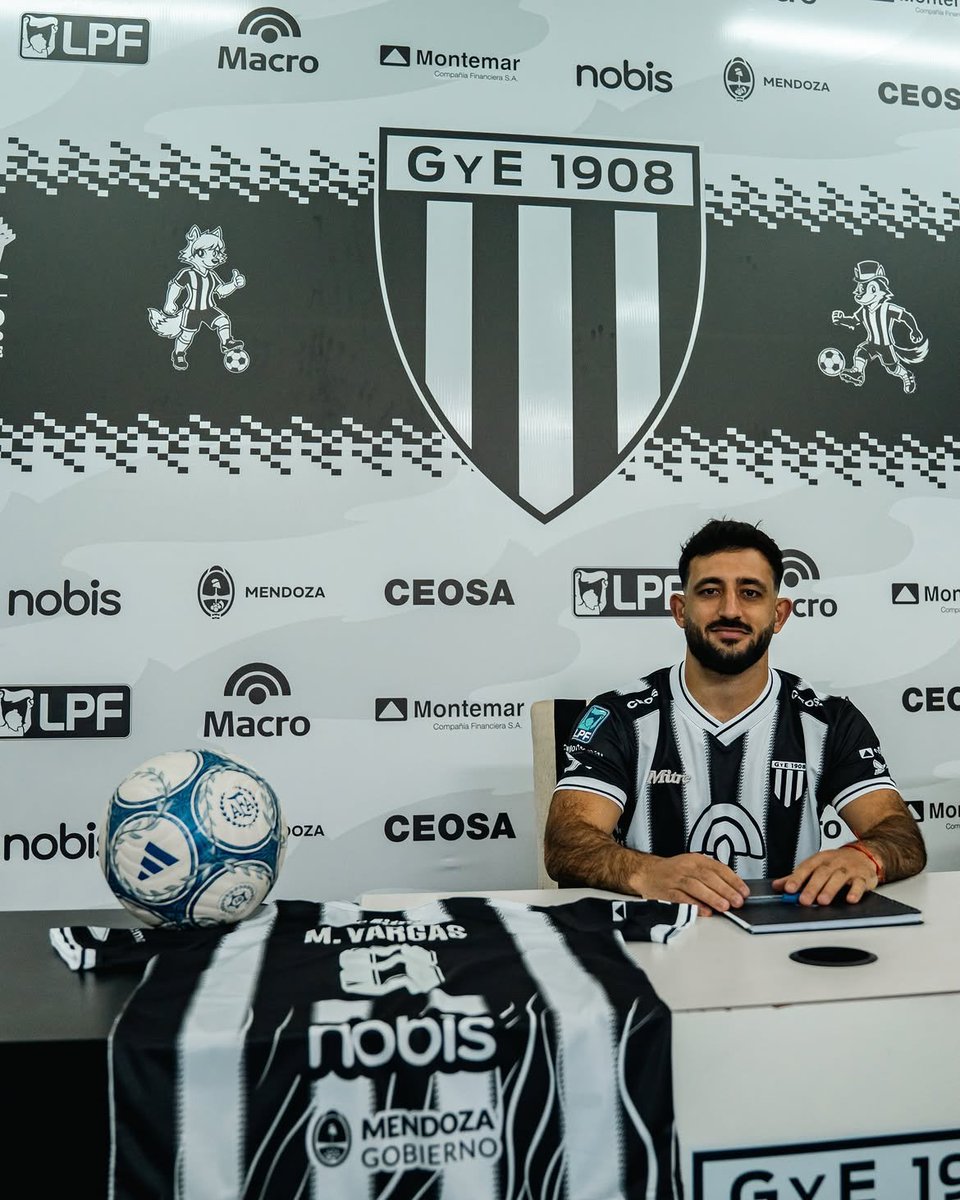 GianluPoggi's tweet photo. Nadie de Vélez lo llamó, pero su padre Omar Vargas, representante del jugador, pidió la 10, la cinta de capitán, y un contrato elevado para la economía de Vélez.
El club hizo una oferta por mail, y nunca recibió respuesta. 
El que quiere volver, vuelve. Fin. https://t.co/iK8JRqFlYO