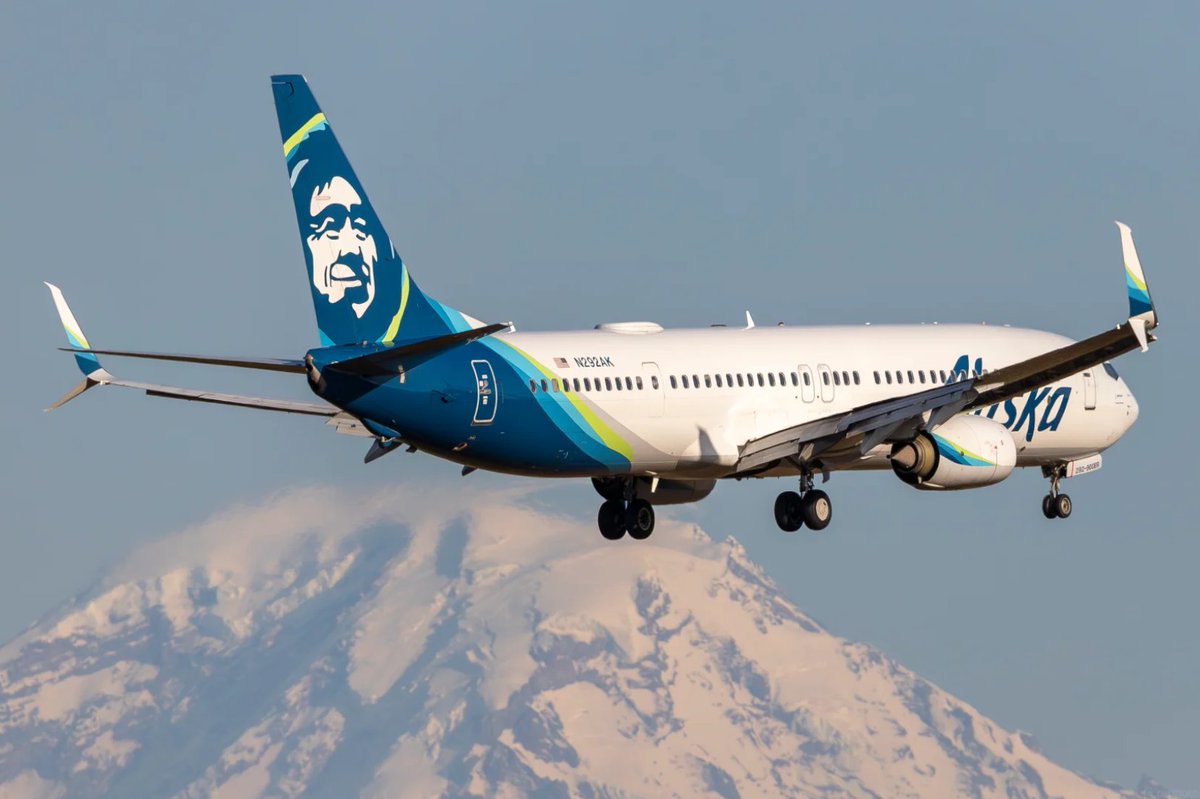 CindyPole09's tweet photo. A little shorty soaring over Mount Rainier
Hmm... a bunch of Eskimo heads from the turn anyway, getting a shot of the mountain is a win 👀
#AerialPhotography #AircraftPhotography #Boeing737MAX9 #AlaskaAirlines #Seattle-TacomaInternationalAirport #SEA #MountRainier https://t.co/tGHlUtPNuX