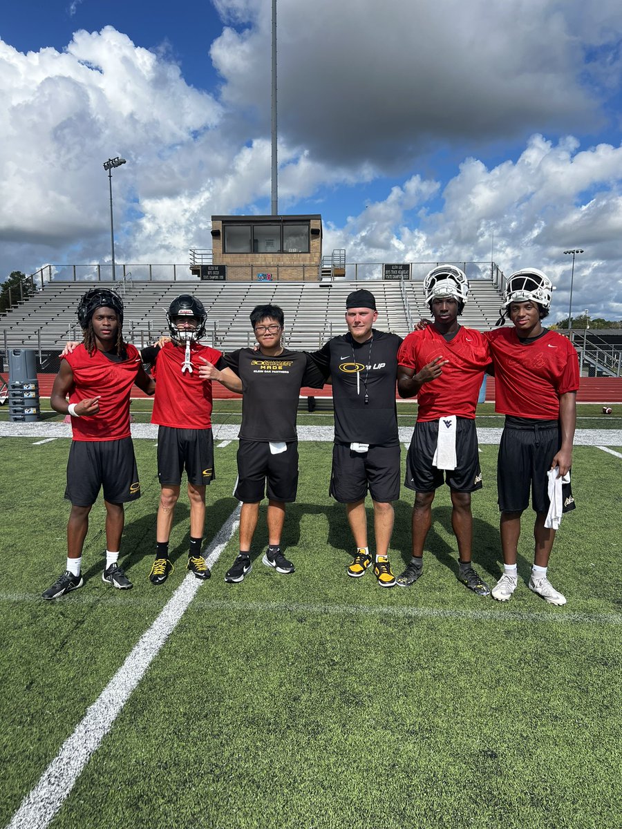 Coach_CJWard's tweet photo. Yearly tradition 1st day of fall camp pic with my guys…. A great group that are ELITE people and players! #ZONE6 https://t.co/XmGtsS5ADQ