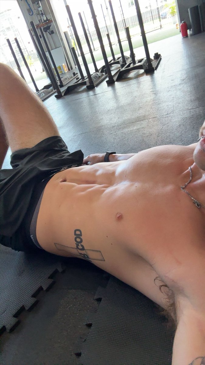 callowaypriv's tweet photo. Can’t tell if it’s 1000* in the gym or just me https://t.co/c9PpPa4zFl