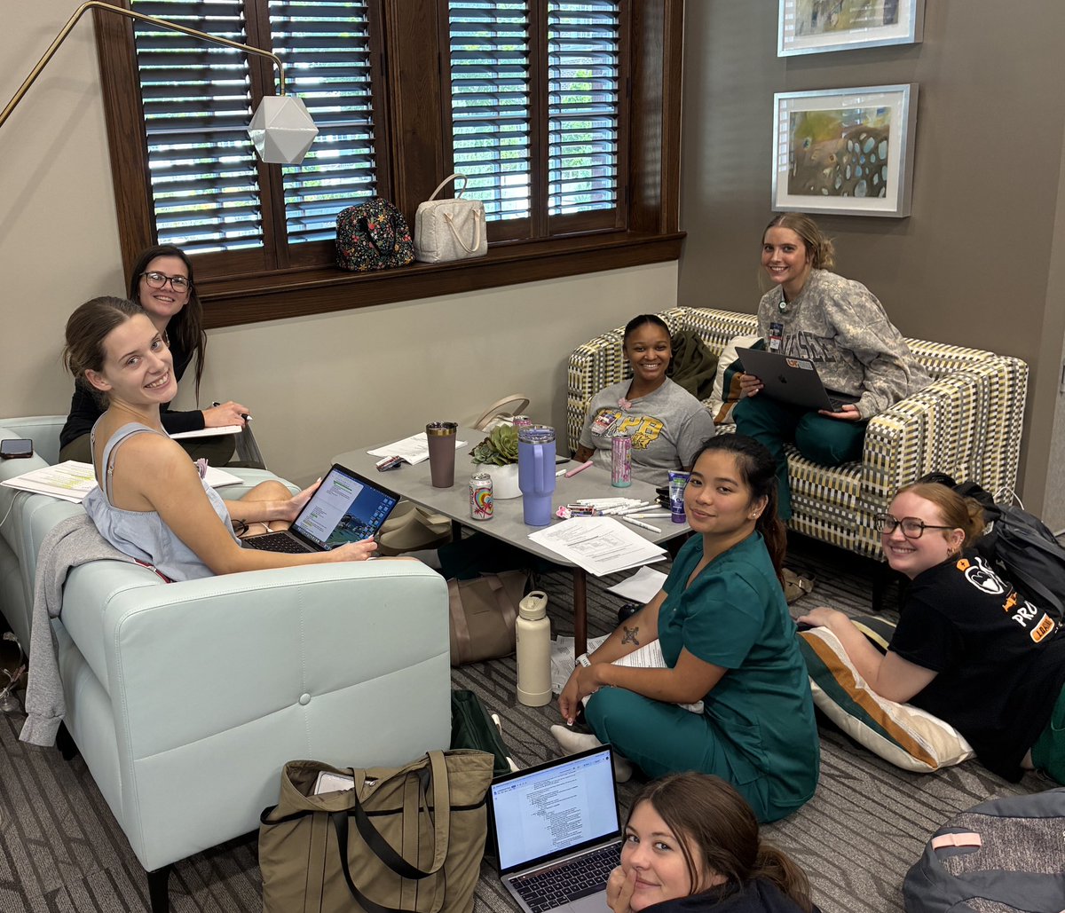 UTHSCnursing's tweet photo. Finals Week means serious study for #BSN students. Wishing these future nurses well! #nursingschool #futurenurse @uthsc https://t.co/yPEezHW4U5