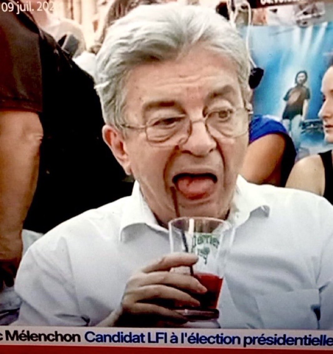 Camille_Sweet81's tweet photo. Le problème de @JLMelenchon , c'est  surtout qu'il ment, soit dans  un but électoraliste et par démagogie, soit parce qu’il ignore certains sujets . Il ment dès que quelqu’un ou quelque chose le gêne. Il ment pour briller auprès des naïfs. L’autre problème, ses sbires , qui ne connaissent rien à l'économie, ni à l'histoire, ni à la science, ni à rien du tout d’ailleurs et qui s’empressent de applaudir dès qu’il ouvre la bouche. Ça le galvanise pour mentir encore et encore et encore … Un piètre et faux « tribun » qui a trompé beaucoup de monde pendant des années avec sa faconde mensongère.