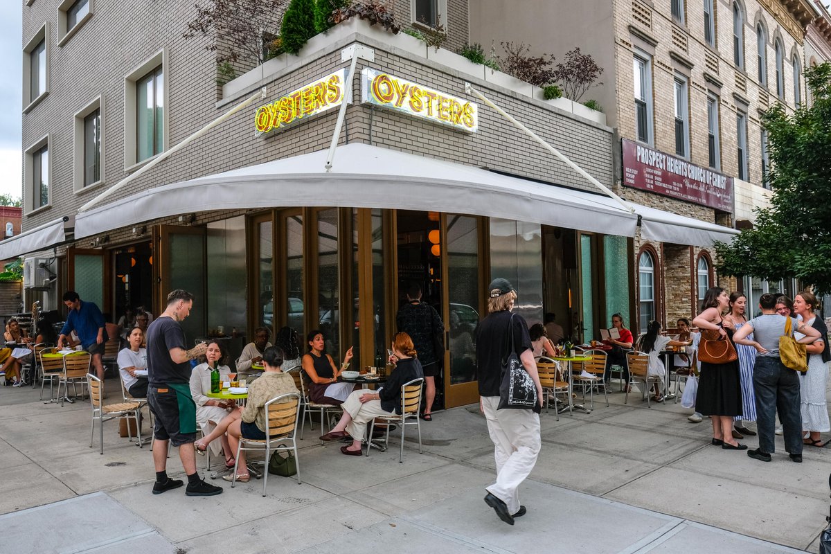 brooklynmag's tweet photo. The team behind Hart’s, Cervo’s, The Fly, and Eel Bar has done it again. 🦪⁠ ⁠ 

Zig Zag Oyster Bar, their newest spot in Prospect Heights, is already a neighborhood favorite: a raw bar wide open to the street with a fun food menu, classic cocktails, lots of wine, and a relaxed, inclusive attitude that makes you want to be a regular.⁠