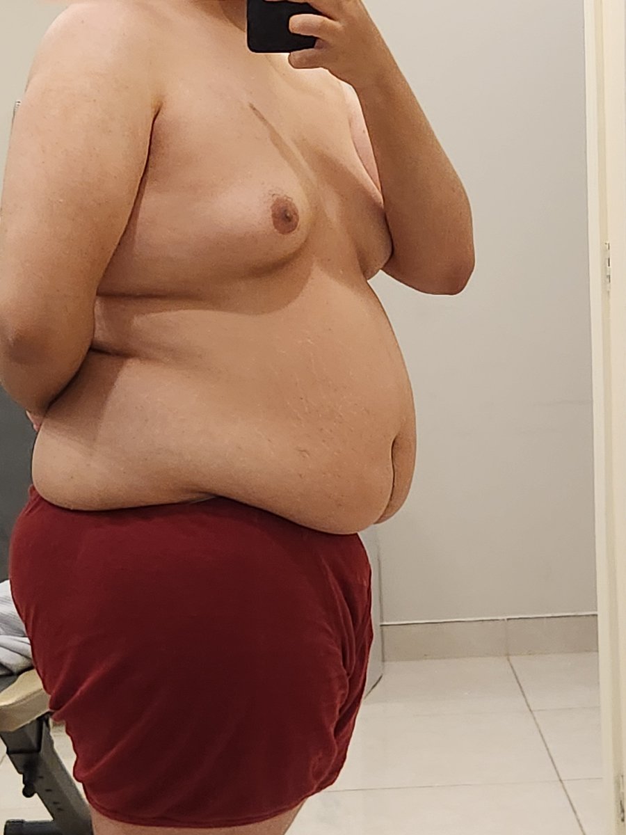 sosidudi's tweet photo. Although last week during exams my emotional eating was hitting hard but i pushed through and stayed on track😝. hit a new lowest weight: 105kg (-2kg)!
​Thy journey continues💪 https://t.co/SyzEy0uofO