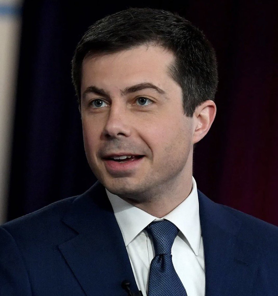 AZ_Brittney's tweet photo. Pete Buttigieg wants to scrap the Electoral College for a national popular vote.

He asks: “What if everybody’s vote just counted the same?”

I’m with Pete. Each and every one of our voices should be heard and counted 💯 https://t.co/xyI7h9gXvf
