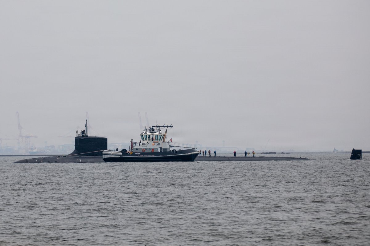 USPacificFleet's tweet photo. #ICYMI ⚓️ USS Vermont (SSN 792) pulled into Commander, Fleet Activities Yokosuka, Japan, July 24, following its transit of Tokyo Bay. The Pearl Harbor-based Virginia-class fast-attack submarine is conducting routine operations in U.S. 7th Fleet. https://t.co/bcoc51NOCt