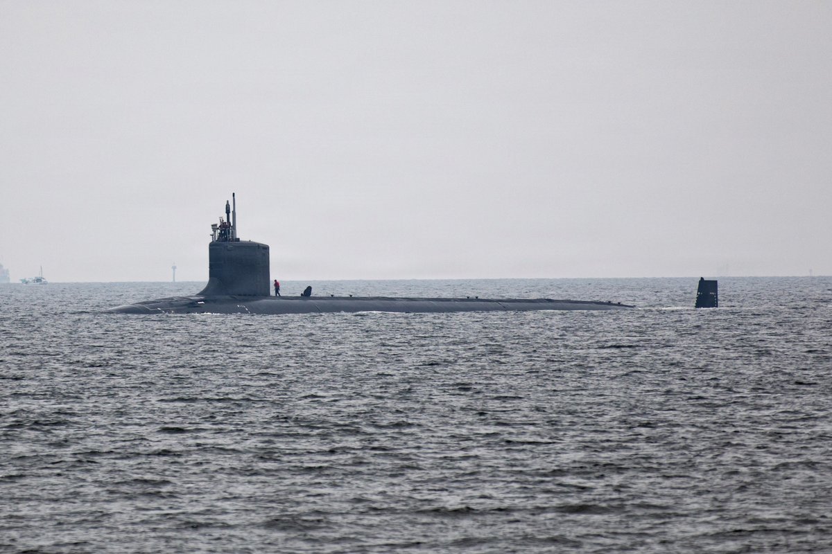 USPacificFleet's tweet photo. #ICYMI ⚓️ USS Vermont (SSN 792) pulled into Commander, Fleet Activities Yokosuka, Japan, July 24, following its transit of Tokyo Bay. The Pearl Harbor-based Virginia-class fast-attack submarine is conducting routine operations in U.S. 7th Fleet. https://t.co/bcoc51NOCt