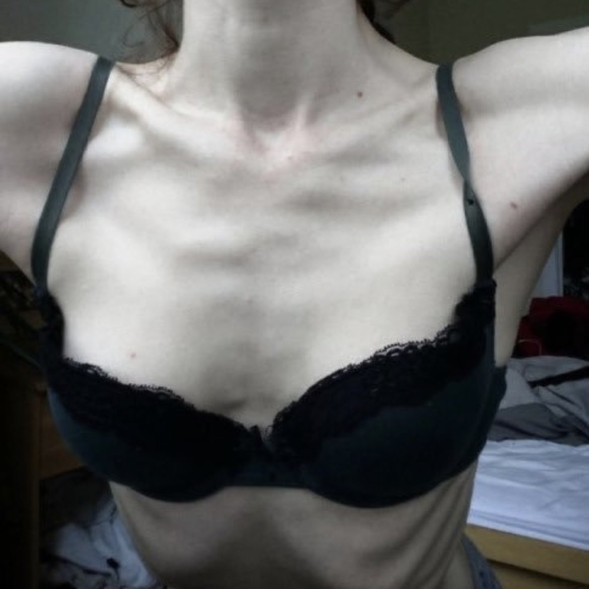so_vell's tweet photo. Some thinspo that triggers the FUCK out of me 🫠 https://t.co/WAhH6fDkKY