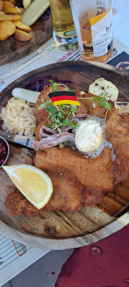 AlfhildeO's tweet photo. Went to a german resturant with my dad and brother and i asked my brother "do you feel germanpilled?" and he stared at me like i was insane and asked what "pilled" meant. I think i need to go outside more. https://t.co/7EMLpAjb0I