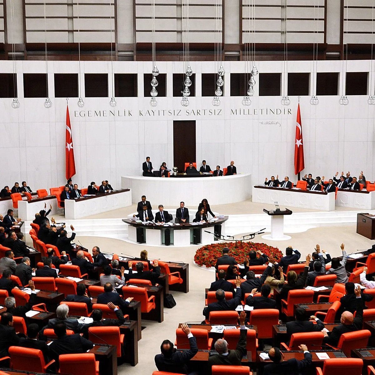 bpthaber's tweet photo. SON DAKİKA: Çerçeve yasa, TBMM Genel Kurulu'nda kabul edilerek kanunlaştı. https://t.co/WSxUmhrPFG