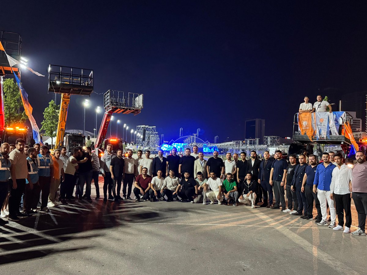 fethi_duygulu06's tweet photo. 📍 BAŞKENT MİLLET BAHÇESİ

Bir an olsun durmadan, gece gündüz demeden çalışmaya devam ediyoruz! 🚩🔥

14 Ağustos Kuruluş Yıl Dönümümüzün heyecanını Ankara’nın dört bir yanına taşıyoruz.

Teşkilatımız sahada, bayraklarımız gökyüzünde, coşkumuz her geçen gün daha da büyüyor! 🇹🇷 https://t.co/wXISNa2V2D