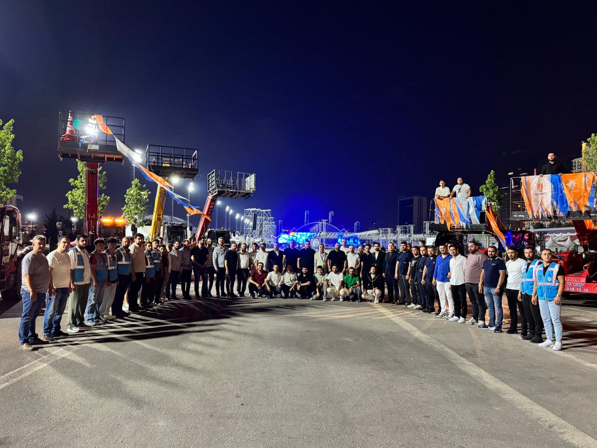 fethi_duygulu06's tweet photo. 📍 BAŞKENT MİLLET BAHÇESİ

Bir an olsun durmadan, gece gündüz demeden çalışmaya devam ediyoruz! 🚩🔥

14 Ağustos Kuruluş Yıl Dönümümüzün heyecanını Ankara’nın dört bir yanına taşıyoruz.

Teşkilatımız sahada, bayraklarımız gökyüzünde, coşkumuz her geçen gün daha da büyüyor! 🇹🇷 https://t.co/wXISNa2V2D