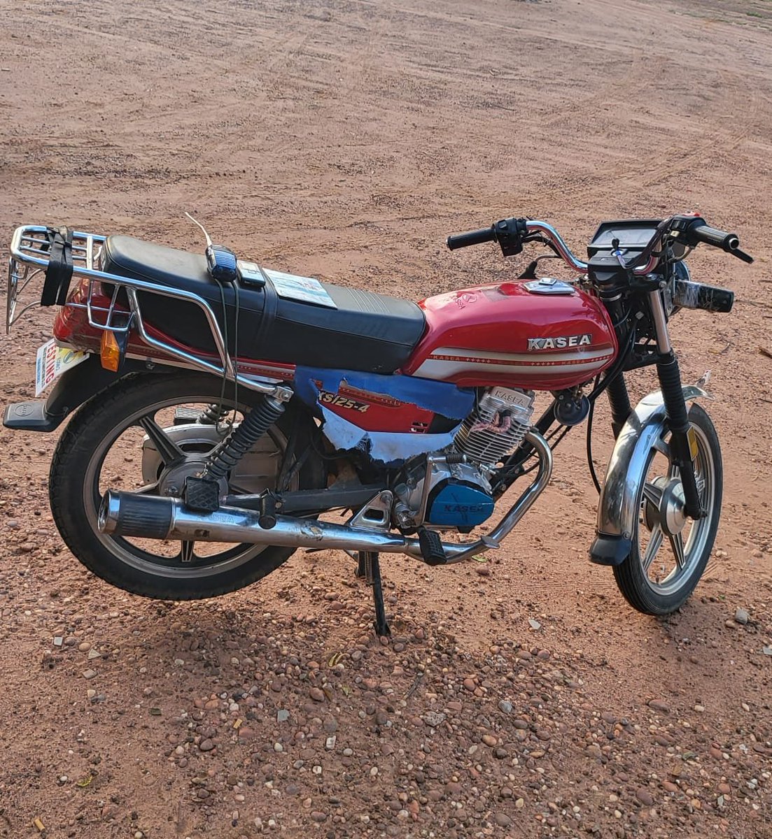 DanKatsina50's tweet photo. GOOD NEWS: Our troops have once again shown the importance of proactive security operations.

Acting on credible intelligence, Operation FANSAN YAMMA troops intercepted Lakurawa terrorists heading towards Ugwan Hassan in Dandi LGA, Kebbi State, forcing them to retreat before they could reach the community.

Two motorcycles, mobile phones, communication radios and a Nigerien ID card were recovered.

This is the kind of response we need detect them, intercept them and stop them before they reach innocent communities.

Big respect to the gallant troops for their courage, vigilance and swift response.

May they continue to prevail and return safely.