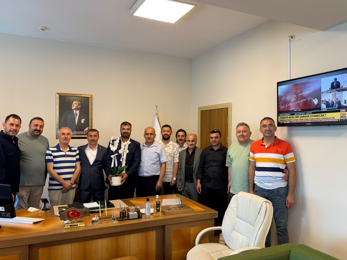 ASLAN57_57's tweet photo. Ataşehir Belediye Başkan Yardımcılığı görevine atanan, beraber yol yürümekten onur duyduğum kıymetli dostum, ağabeyim Bekir Bozkızıl’ı makamında ziyaret ederek hayırlı olsun dileklerimizi ilettik.
Kendisine yeni görevinde başarılar diliyoruz https://t.co/QKLBAeb4lt