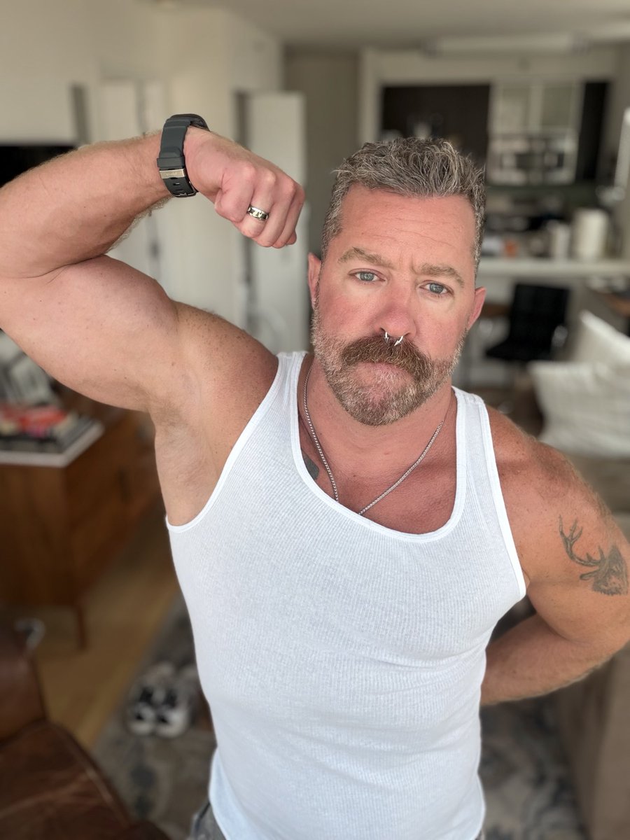 FitRick77's tweet photo. The white tank is my new go to. #muscledaddy #musclebear #leatherbear #handsomeman #masculine https://t.co/oGrLZck1Rb