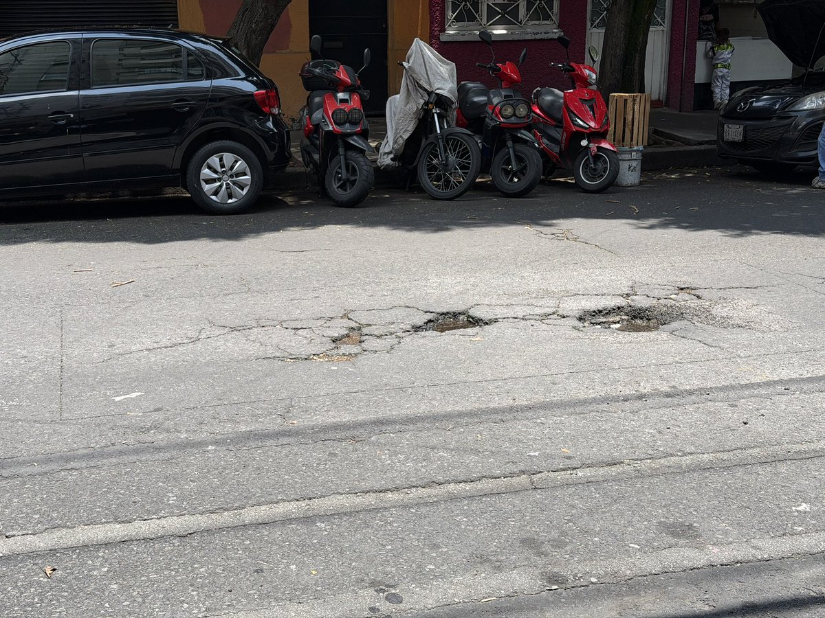 GLV330's tweet photo. 5 meses y nadie viene a arreglar esta porquería @BJAlcaldia https://t.co/on8IxAmYzT