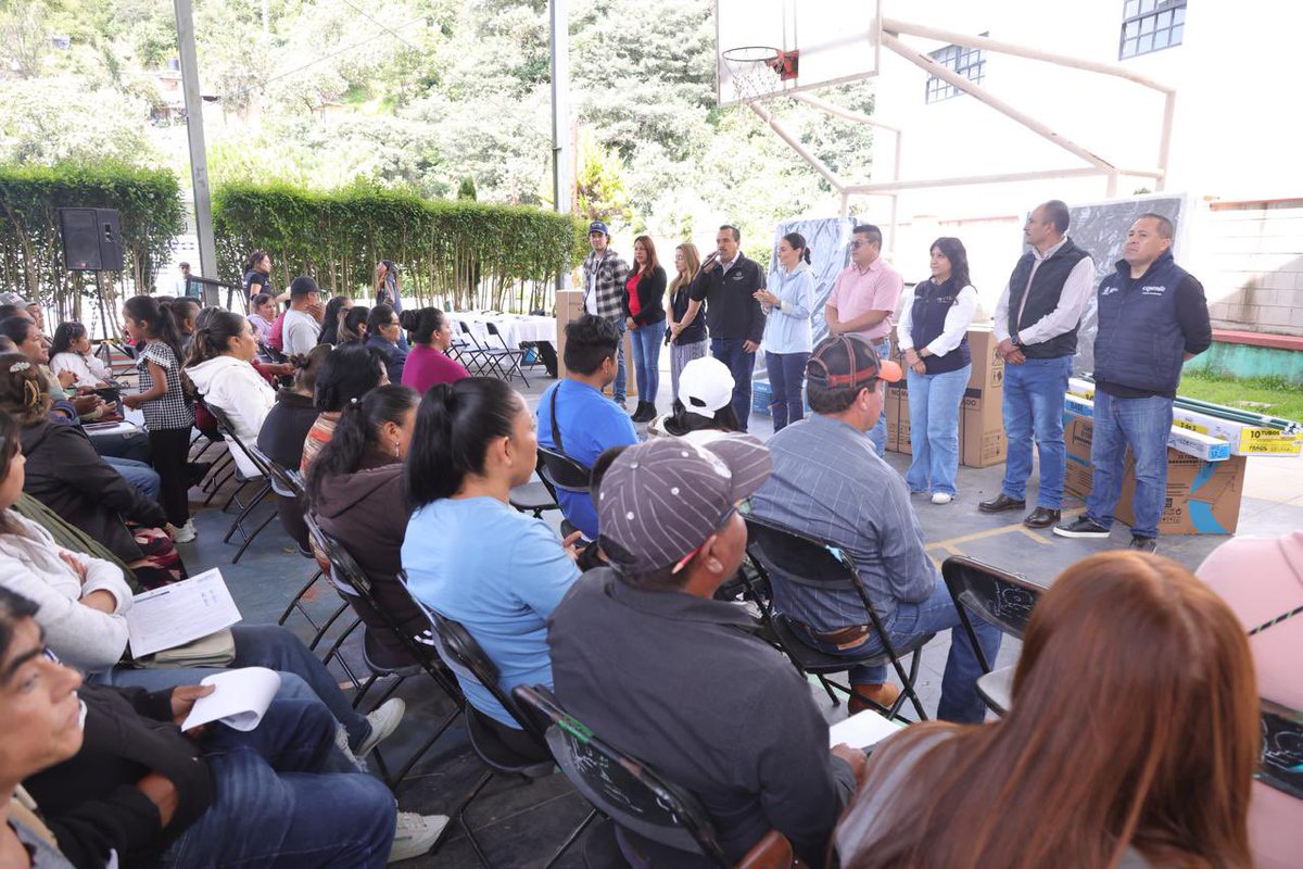 Maria_AlemanMC's tweet photo. Un Gobierno cercano 🫱🏻‍🫲🏼 Más oportunidades para quien en verdad lo necesita. 

Iniciamos esta semana en la entrega del Programa de CoInversión en San Joaquín, lo que sigue reafirmando que el trabajo en equipo, siempre da mejores resultados. 👏🏻 https://t.co/L6epbjQCYu
