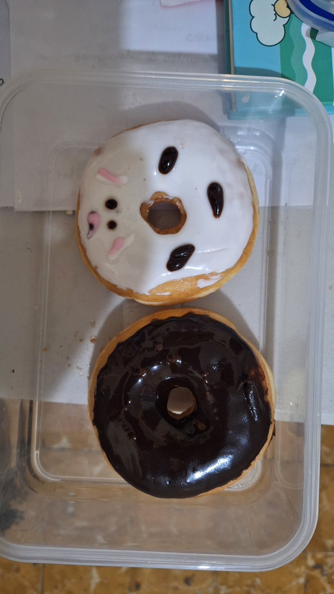 sickaraki's tweet photo. - Donas 
- Sangría, papas con verdura
- Durazno
- Pollo frito con jicama y betabel rallado https://t.co/OT4PRWcYKu