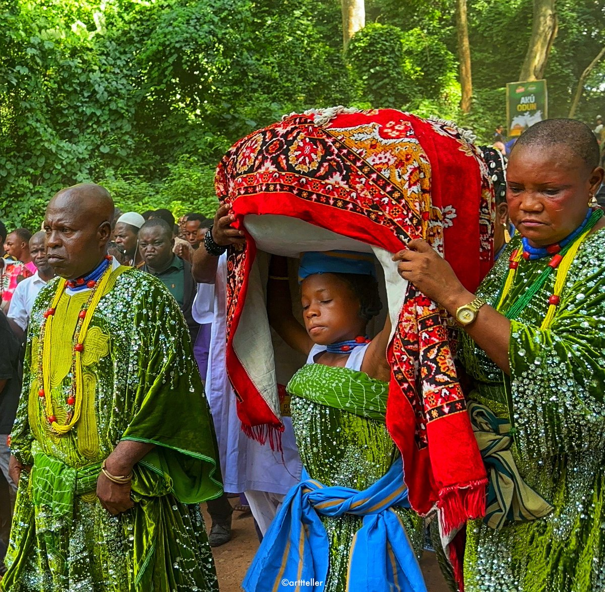 arttteller's tweet photo. Young in years. Ancient in responsibility - The Arugbá

Arugbá Ọ��ṣun, Princess Alimot Moredeke Ajoke Osunbunmi

📍Osogbo, Osun State, Nigeria.

© 2026 Arttteller | TTOT All rights reserved.

Tag &amp; share.

#osunosogbo #visualstorytelling #yoruba #culture https://t.co/jnjQgHNuqy