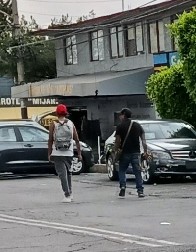 coylavoz's tweet photo. Dos personas "armadas" amedrentando a los transeúntesy caminando en calle Toltecas en dirección a Rey Nezahualcoyotl Col. Ajusco #Coyoacán  Urge unidad de @SSC_CDMX @UCS_GCDMX https://t.co/JPmUO7Zilj