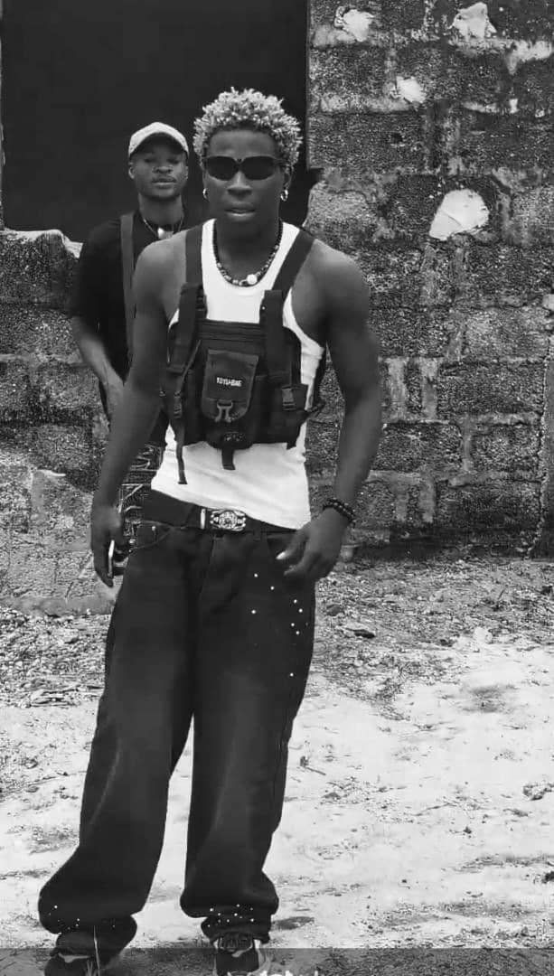 yondaBoy1's tweet photo. ⭐am single 
#teenage‌er #teenage‌girls #NigeriaNews #lagosishot #viralㅤㅤ #SandokanGlobal #MusicStreaming #fyp https://t.co/sARRheqC0J