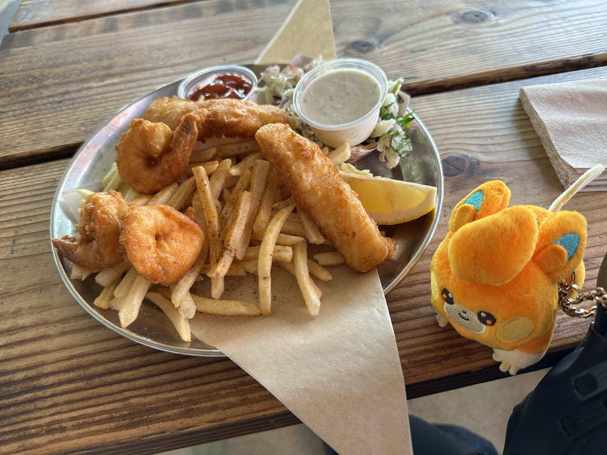 shinya48_'s tweet photo. サンタモニカ🏖️🌊
フィッシュ&amp;シュリンプ&amp;チップス🐟🍤
うまし！😉 https://t.co/w0mklW33fV