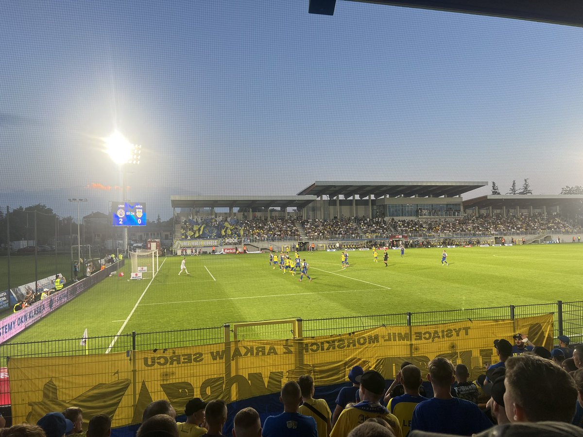 kania1929's tweet photo. Nie ma nic lepszego niż mecz w poniedziałek. Szkoda tylko, że przegrany.
Arka &amp; KSZO!
🟡🔵🤝🟠⚫️
#UNIARK https://t.co/gAGGSXSIGs