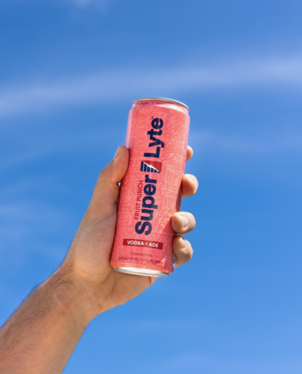 MacsWoodGrilled's tweet photo. Just added to the lineup: #Supe Lyte from the makers of #Surfside. Full flavor non-carbonated Vodka + Ade beverages inspired by classic sports drink flavors. 90 calories + 0 sugar + 0 bubbles. We currently have Orange & Fruit Punch w/ more flavors coming - cheers!
📷 #SuperLyte https://t.co/cA4iEF9lQs