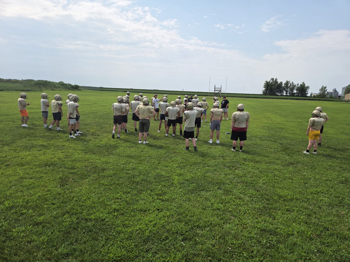 coachbdixon's tweet photo. As programs across the state are dropping Varsity football, I'm feeling pretty blessed to have 33 Fresh-Soph kids practicing separate from the Varsity every day! Probably the fastest overall group of Fresh-Soph kids we've started with. Can't wait to see them continue to grow and improve! #FastFREAKS

Also, huge thanks to my coaches for putting in 6 hours days right now coaching both practices. I have the best staff in the State!