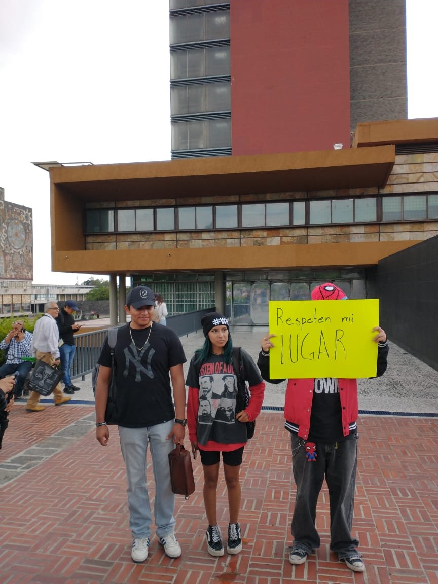 sdpnoticias's tweet photo. 🚨 Aspirantes de la @UNAM_MX 🏫 vuelven a protestar

Estudiantes que buscan ingresar a la máxima casa de estudios realizaron una nueva movilización para expresar su inconformidad con el examen de control.

📢 Los aspirantes piden respuestas y claridad sobre el proceso de admisión.

📸: Crédito: Josué Cruz/SDPnoticias
#UNAM #AdmisiónUNAM #AspirantesUNAM #ProtestaEstudiantil #Educación